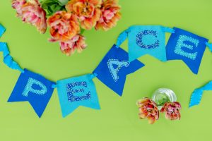 easy hand sewn banner for a kids room